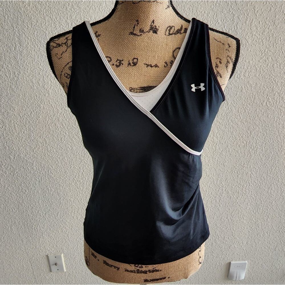 Under armour black and white tank built in bra size medium